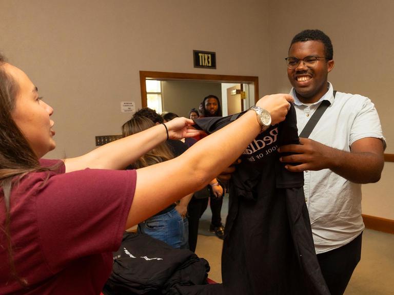 Image card - new student getting welcomed by admissions rep